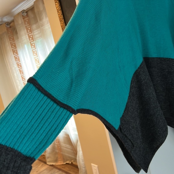 LOMBAGGI KNITWEAR SWEATER PONCHO - Picture 2 of 13